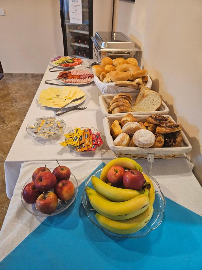 Toroes Panzio Bed & Breakfast Szabolcs Dış mekan fotoğraf